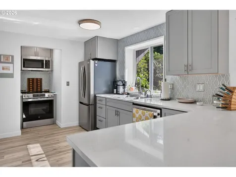 207 W 52nd Avenue Eugene OR 97405