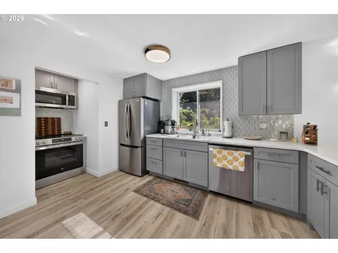 207 W 52nd Avenue Eugene OR 97405