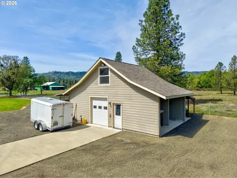 300 Mattie K Lane Roseburg OR 97471