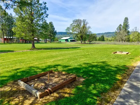 300 Mattie K Lane Roseburg OR 97471