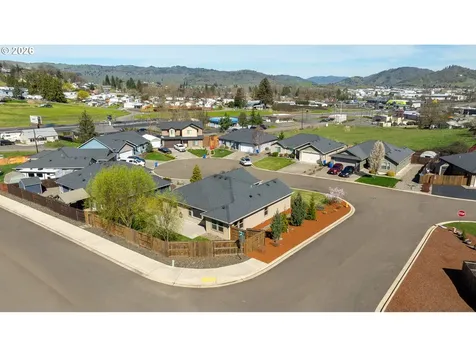 160 Braxton Court Roseburg OR 97471