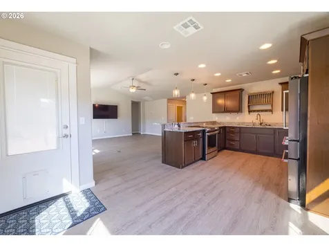 160 Braxton Court Roseburg OR 97471
