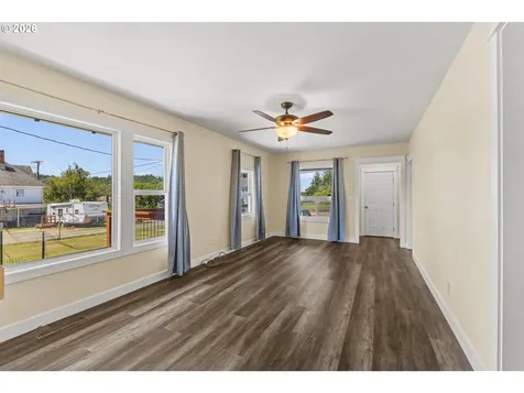 1228 Spruce Street Myrtle Point OR 97458