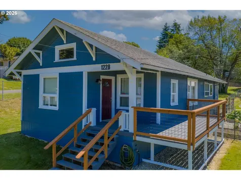 1228 Spruce Street Myrtle Point OR 97458