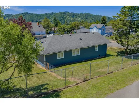 1228 Spruce Street Myrtle Point OR 97458