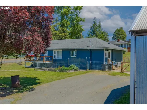 1228 Spruce Street Myrtle Point OR 97458