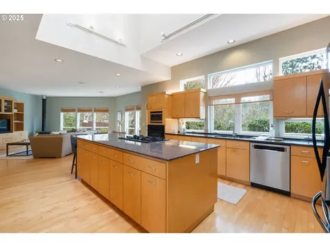 9230 NW Hopedale Court Portland OR 97229
