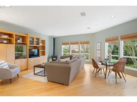 9230 NW Hopedale Court Portland OR 97229