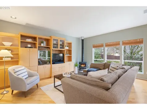 9230 NW Hopedale Court Portland OR 97229