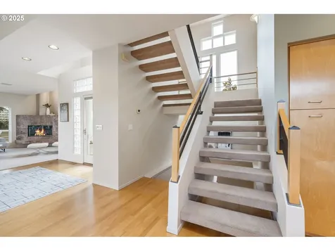 9230 NW Hopedale Court Portland OR 97229