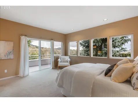 9230 NW Hopedale Court Portland OR 97229