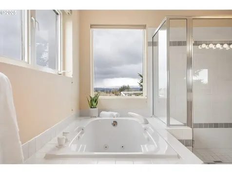 9230 NW Hopedale Court Portland OR 97229