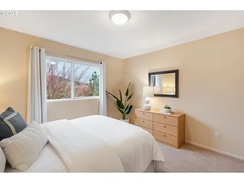 9230 NW Hopedale Court Portland OR 97229