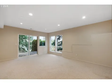 9230 NW Hopedale Court Portland OR 97229