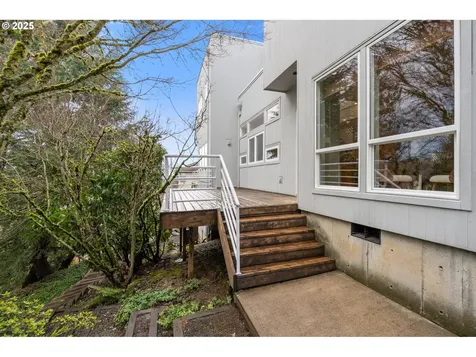 9230 NW Hopedale Court Portland OR 97229