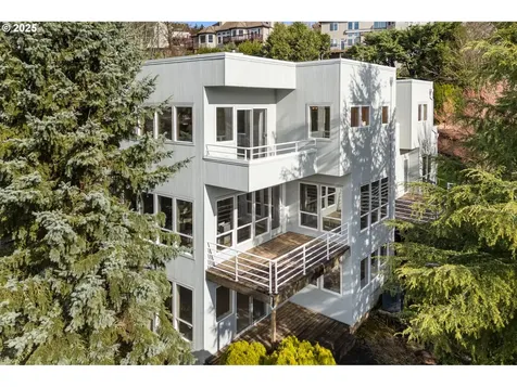 9230 NW Hopedale Court Portland OR 97229