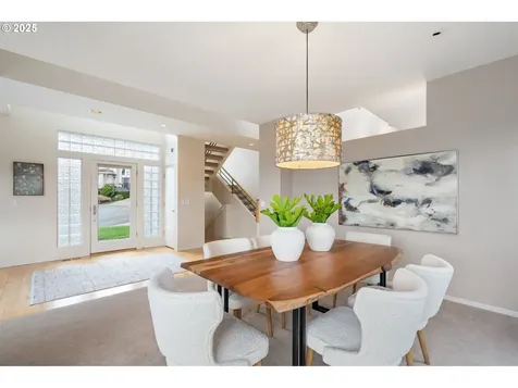9230 NW Hopedale Court Portland OR 97229