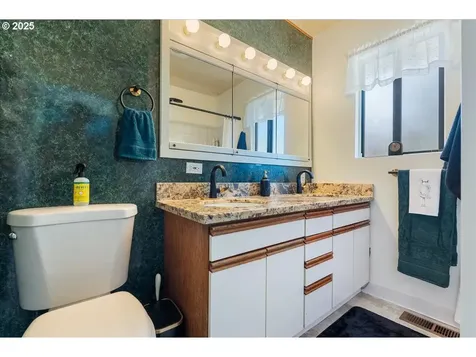 8632 NE Clackamas Street Portland OR 97220