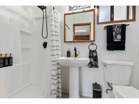 8632 NE Clackamas Street Portland OR 97220