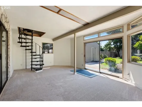 8632 NE Clackamas Street Portland OR 97220