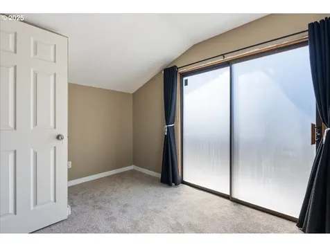 8632 NE Clackamas Street Portland OR 97220