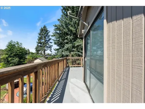 8632 NE Clackamas Street Portland OR 97220