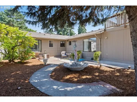 8632 NE Clackamas Street Portland OR 97220