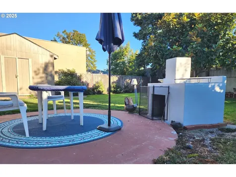 8632 NE Clackamas Street Portland OR 97220