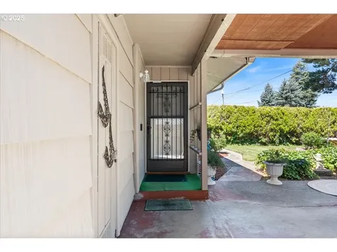 8632 NE Clackamas Street Portland OR 97220