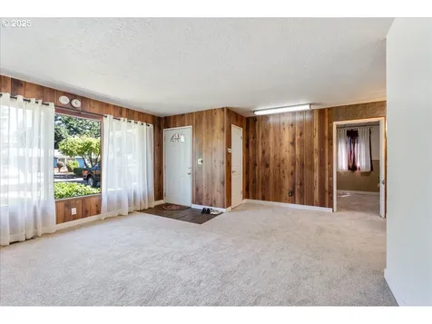 8632 NE Clackamas Street Portland OR 97220