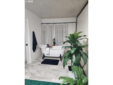 8632 NE Clackamas Street Portland OR 97220
