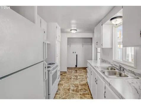 2300 SE 82nd Avenue Portland OR 97216
