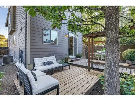 7025 SE Carlton Street Portland OR 97206