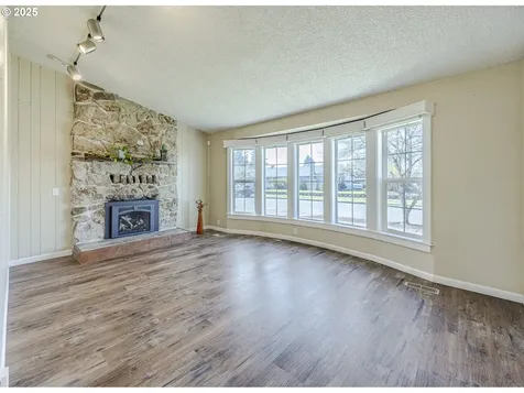 789 66th Street Springfield OR 97478