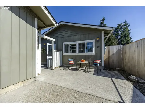 789 66th Street Springfield OR 97478