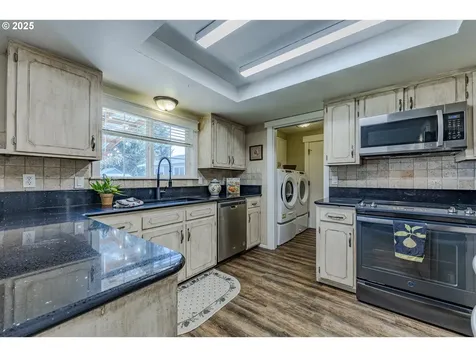 789 66th Street Springfield OR 97478