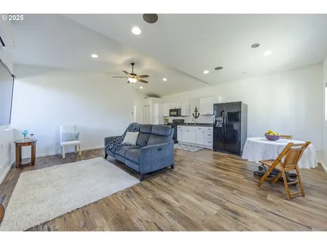 789 66th Street Springfield OR 97478
