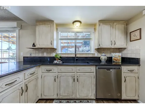 789 66th Street Springfield OR 97478