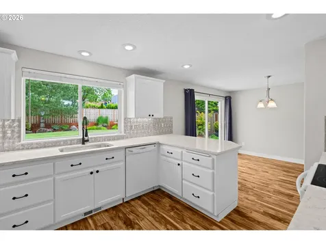 3220 N Knoll Drive Newberg OR 97132