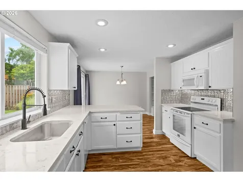 3220 N Knoll Drive Newberg OR 97132