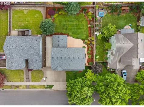 3220 N Knoll Drive Newberg OR 97132