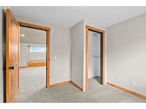 3220 N Knoll Drive Newberg OR 97132