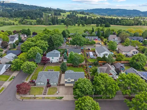 3220 N Knoll Drive Newberg OR 97132