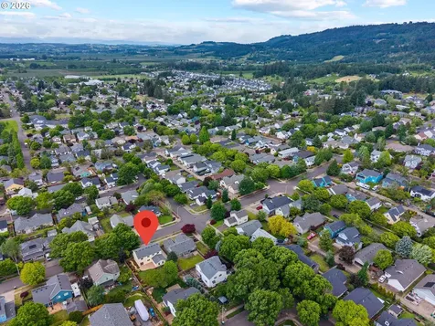 3220 N Knoll Drive Newberg OR 97132