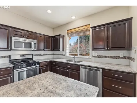 5595 NE Azores Court Hillsboro OR 97124