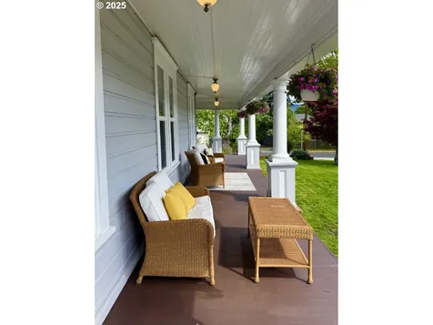 1011 May Street Hood River OR 97031