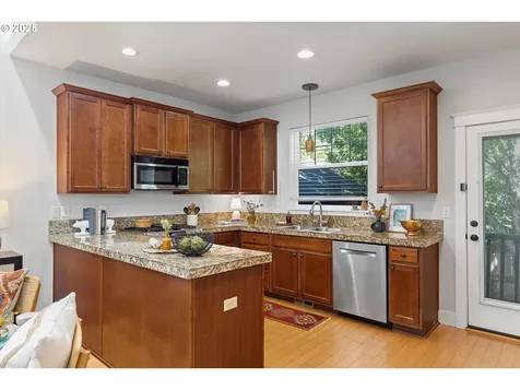 2537 N Winchell Street Portland OR 97217