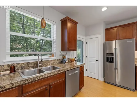 2537 N Winchell Street Portland OR 97217