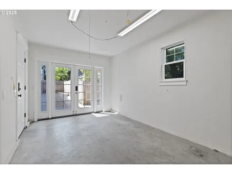 2537 N Winchell Street Portland OR 97217