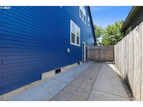 2537 N Winchell Street Portland OR 97217
